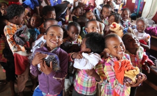 Distribution de cadeaux a noel