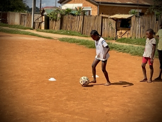 Le terrain de foot